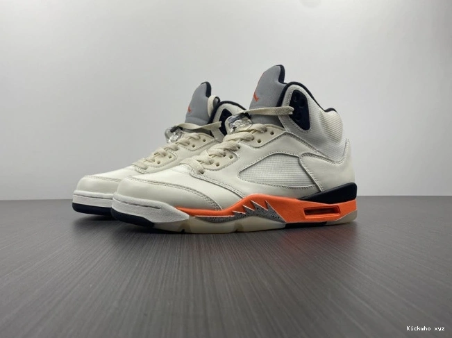 Total Jordan Orange Retro DC1060-100 5 0613